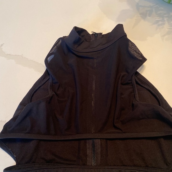 Bloch dance half top, zipper front - Picture 2 of 3